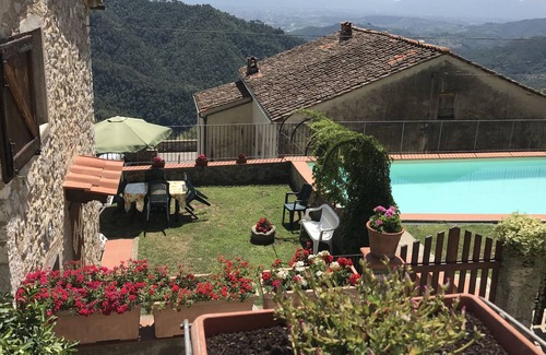 Nozanno House | Rustico with pool and outbuilding in the hills of Lucca