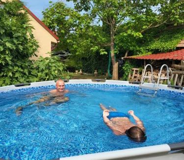 Dubova House | Rustikálny vinohradnícky dom s kaďou