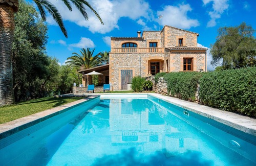 Arta Villa | Rustikale Finca mit Pool, Garten, WLAN, Klimaanlage und Balkon; Parkplätze vorhanden