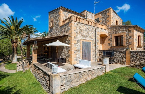 Arta Villa | Rustikale Finca mit Pool, Garten, WLAN, Klimaanlage und Balkon; Parkplätze vorhanden