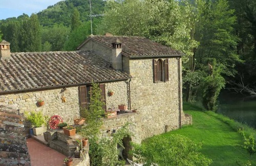 Umbertide Villa | Rustikale Villa mit Pool direkt am Tiber gelegen