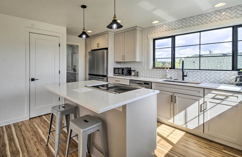 West End Apartment | 'Ruston Retreat' - Mod Home w/Rooftop Deck!