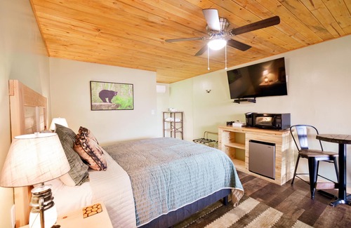 Overgaard Hotel | Rusty Buck Inn