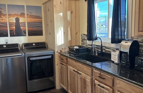 Findlay House | Rusty’s Getaway is a rustic/modern handicap accessible, family friendly space.