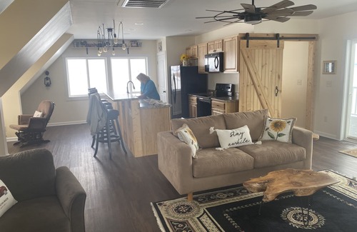 Lemoyne House | Rusty’s Loft w/pond views! 70 plus positive reviews!