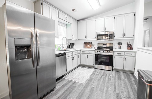 Griffin House | Ruth's Cottage at Addis Acres/Newly Renovated/Firepit/Private Pond/2BR/2BA/Deck