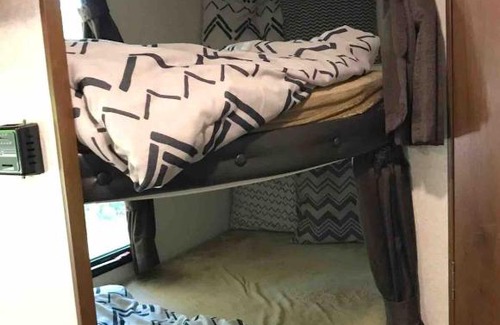 New Braunfels House | Rv Adventure - River Access - Float, Swim, Fish!