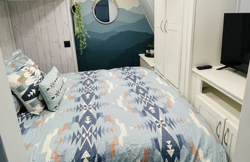 Lakebay House | RV by the lake with hot tub and kayaks