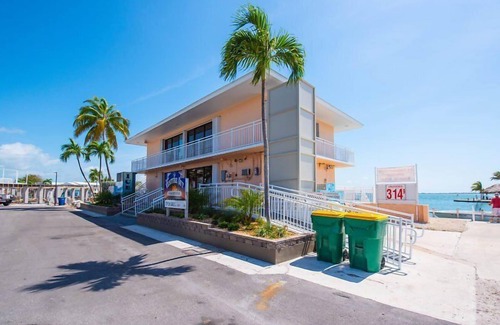 Cutthroat Harbor Estates RV Rental | RV Lot 288 Venture Out, Canal Front ,Lot Dimensions:35x69' 35' Dock