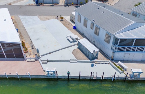 Cudjoe Key RV Rental | RV Lot 442 Venture Out, Canal Front, 35ftx69ft