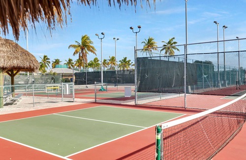 Cudjoe Key RV Rental | RV Lot 473 Venture Out, Lot dimensions 52 x 36 x 45 x 57