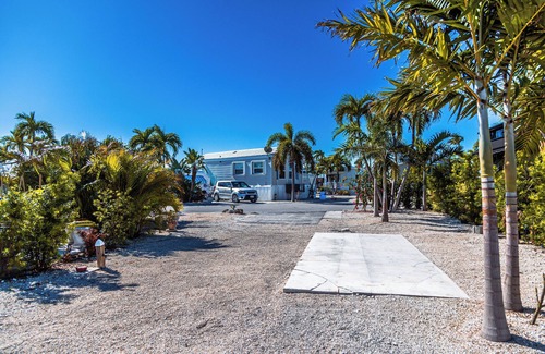 Cudjoe Key RV Rental | RV Lot 497-35' Canal Front in Venture Out at Cudjoe Key