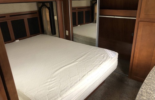 Montgomery County House | RV on a Private Lake