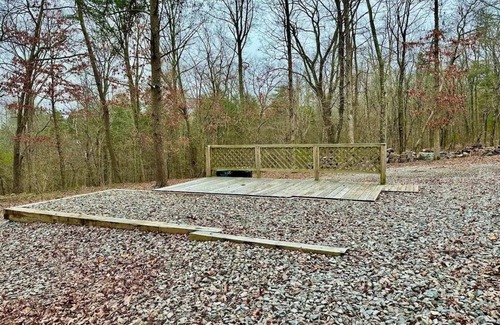 Tracy City RV Rental | RV Pad w/Full Hookups, WiFi, & a Deck! Pet Friendly