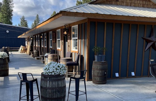 Okanagan-Similkameen RV Rental | RV parking Full Hook up at Lodestone Motel