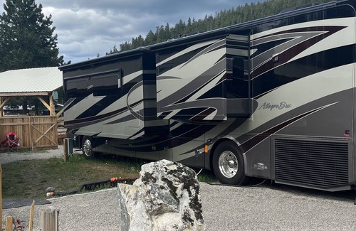 Okanagan-Similkameen RV Rental | RV parking Full Hook up at Lodestone Motel
