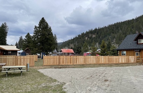 Okanagan-Similkameen RV Rental | RV parking Full Hook up at Lodestone Motel