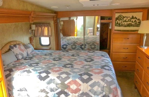 Kalifornsky House | RV Rental#1 with mountain view perfect for couple