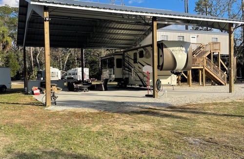 Steinhatchee RV Rental | RV site- featuring covered outdoor area for enjoyment regardless of the weather!