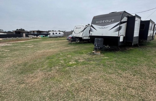 Round Top Apartment | RV Spot #5 @ The Halles
