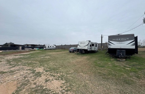 Round Top Apartment | RV Spot #5 @ The Halles