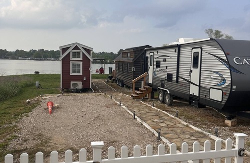 Willis House | RV-Tiny Home lot for Rent <40’