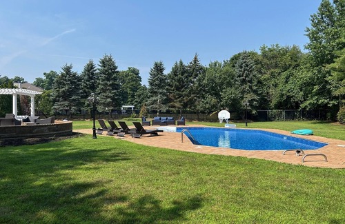 St. James House | Ryder Cup Awaits - Luxury 4-bedroom house w/Pool, AC, and gym in Saint James
