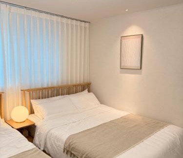 Seokchon-dong House | Rym Stay, Cozy 2BR, 3 Beds with Kitchen near Lotte Tower, Lotte World, KSPO Dome, & COEX