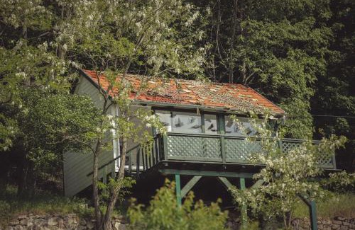 Kaptalantoti House | Sárga Ház