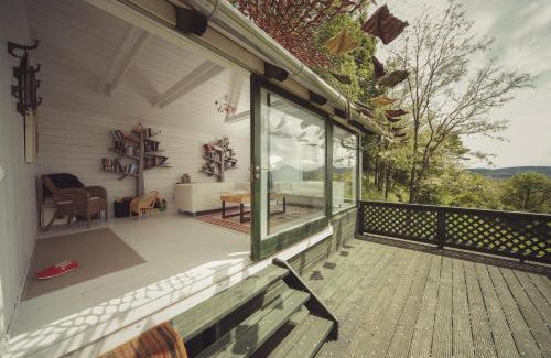 Kaptalantoti House | Sárga Ház