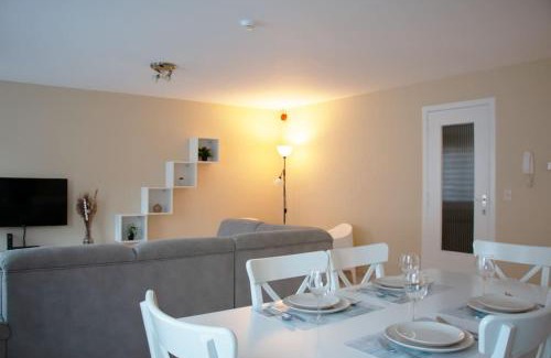 Dinant Apartment | Séjour en bord de Meuse avec garage