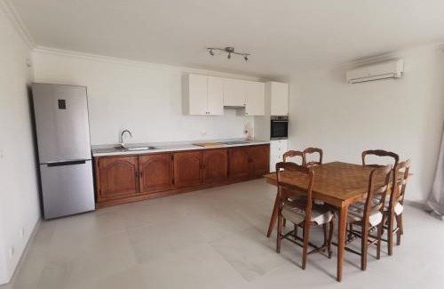 Contes Apartment | Séjour en pleine nature, vue imprenable, jacuzzi