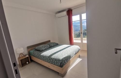 Contes Apartment | Séjour en pleine nature, vue imprenable, jacuzzi