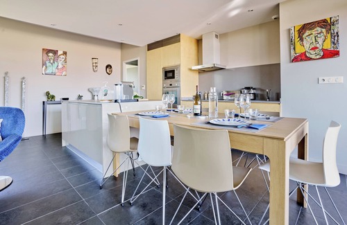 L'Isle-sur-la-Sorgue Apartment | Sérénité au fil de L'eau: Appartement de Standing