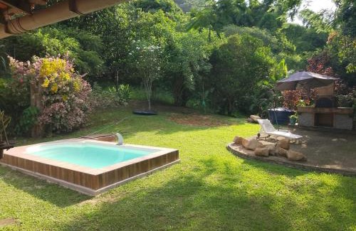 Silva Jardim House | Sítio com piscina, na estrada de Aldeia Velha e rio a frente da porteira