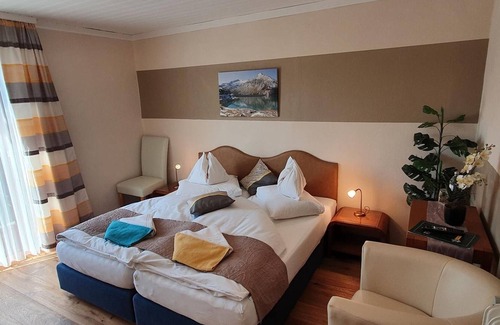 Seeboden Cottage | Süd - See Zimmer Zedernplatz mit Balkon - Gästehaus Bärwald
