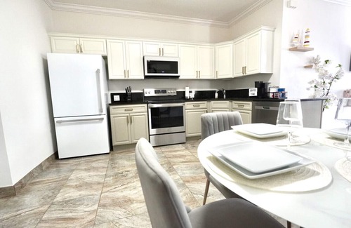 Crescent Beach Condo | SōLE 2BD 2BTH-Condo #3