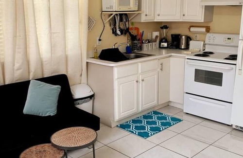 West Bay Apartment | S1 BP Steps to Beach