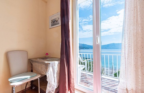 Cove Tri Zala (Zrnovo) Apartment | S1 - studio just 50m from the beach with sea view