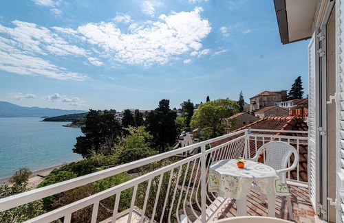 Cove Tri Zala (Zrnovo) Apartment | S1 - studio just 50m from the beach with sea view