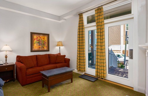 Snowshoe Condo | "S115| Hot Tub, Garage,Ski In/Out"