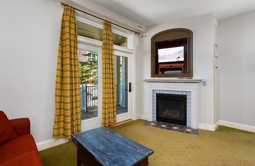 Snowshoe Condo | "S115| Hot Tub, Garage,Ski In/Out"