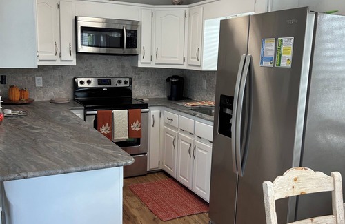 Myrtle Beach House | S12 W. Sandlapper .Ocean Lakes. RELAXING POND VIEW, 10 steps from FISHING.