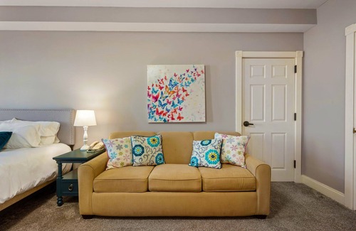 Snowshoe Condo | " S202-204|Hot Tub,Garage,Ski in/out"