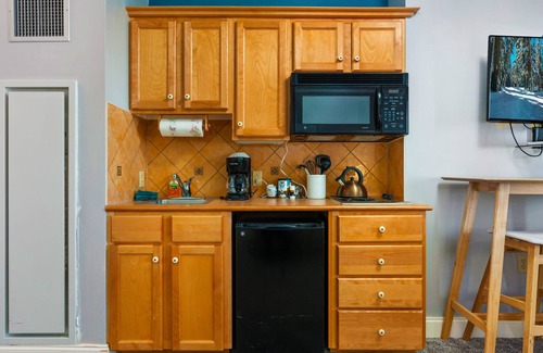 Snowshoe Condo | " S202-204|Hot Tub,Garage,Ski in/out"