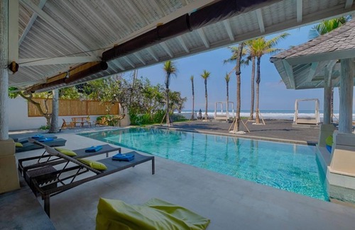 Saba House | Saba 5BR stunning Private Beach Front + Hot Tub+Breaskfast AT