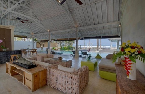 Saba House | Saba 5BR stunning Private Beach Front + Hot Tub+Breaskfast AT