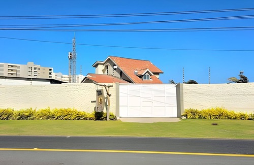 Sabanilla Montecarmelo House | Sabanilla private beach house 4 blocks from the sea