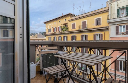 Quartiere XV Della Vittoria Apartment | Sabina House a 10-minute walk from the Sistine Chapel and St. Peter's.