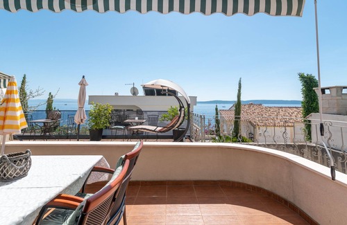 Businci Apartment | SABLIC 1 apartment with sea view, 30m from a beach in OKRUG GORNJI